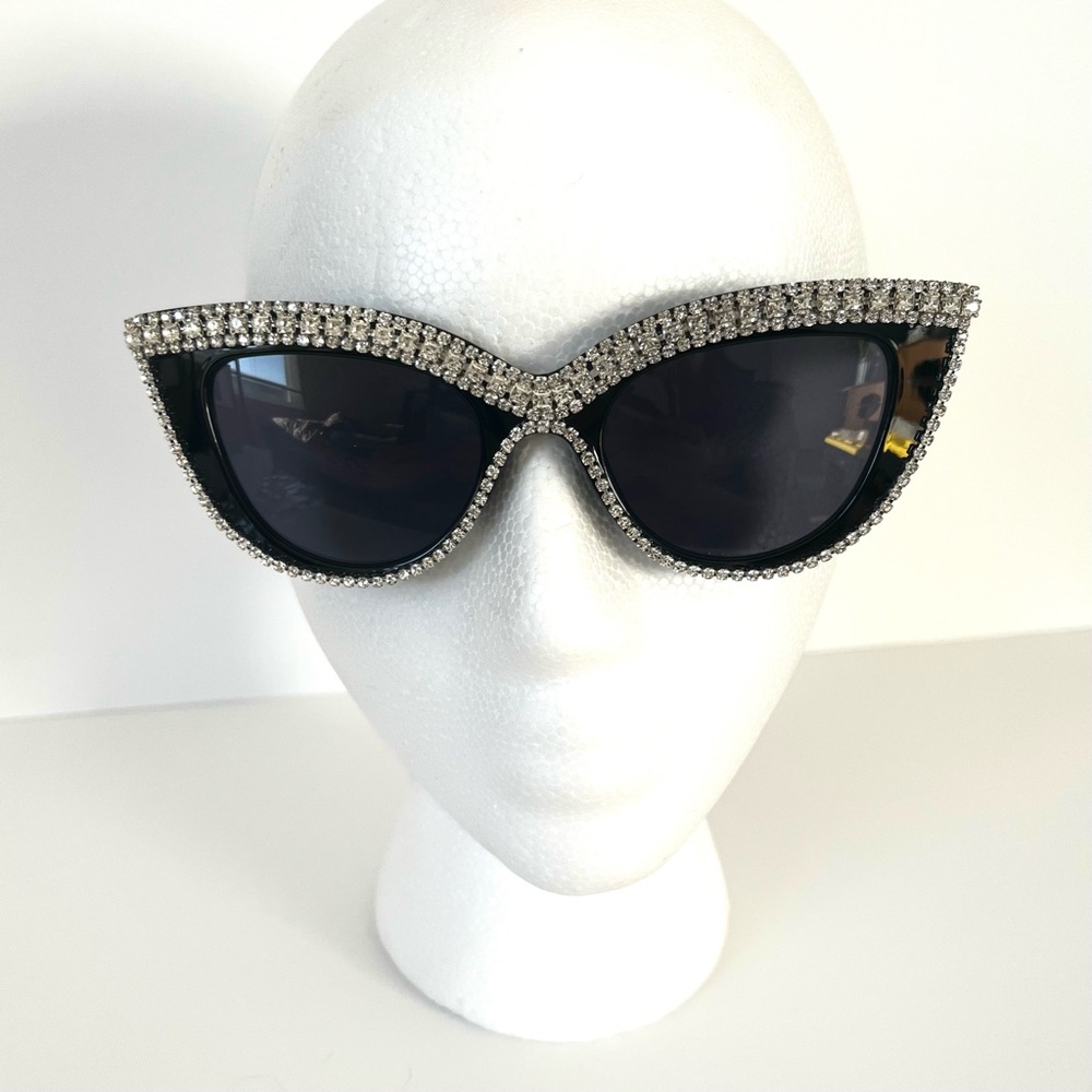 New Retro Cat Eye Glam Crystal Rhinestone Embellished Black Frame Sunglasses UV